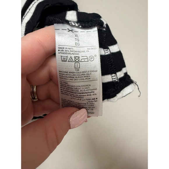 Old Navy Luxe Striped V Neck T Shirt Black White Plus Size XL - Picture 3 of 7